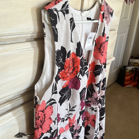 Brand new Ann Taylor dress with tags sleeveless. Elegant. Floral print. Cottony - Picture 7 of 9